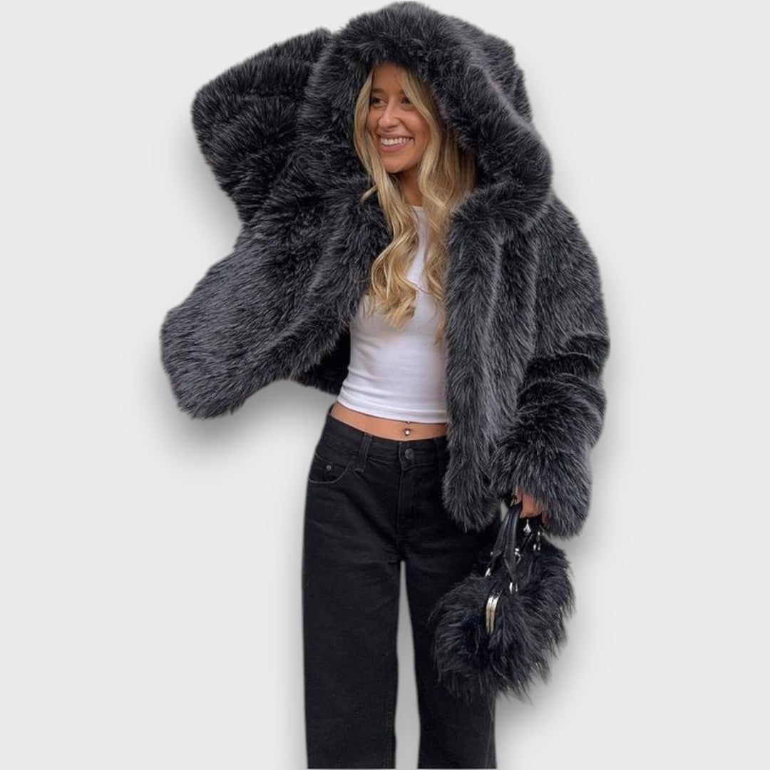 Barbara – Giacca oversize in pelliccia sintetica grigia