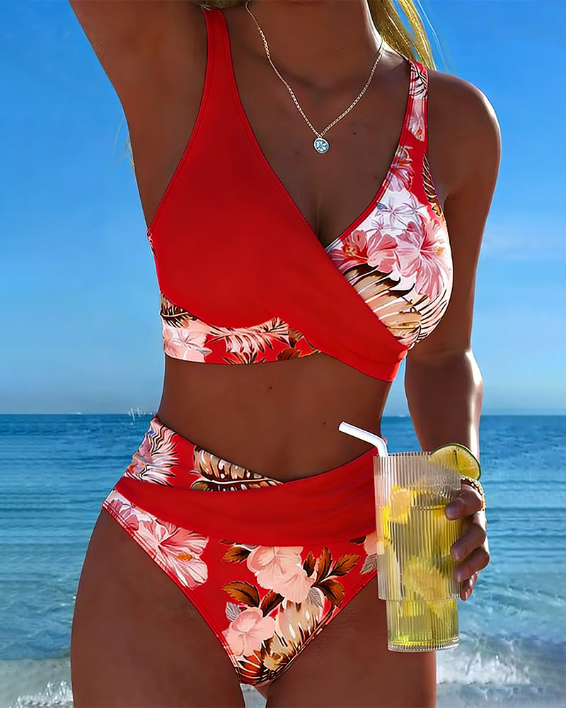 Bikini con motivo floreale a contrasto e spacco
