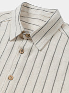 Camicia da uomo beige in lino a righe con maniche corte