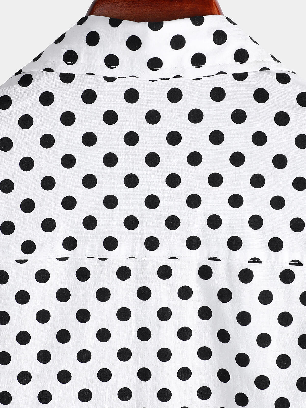 Camicia estiva da uomo in cotone a pois bianchi con maniche corte e taschino