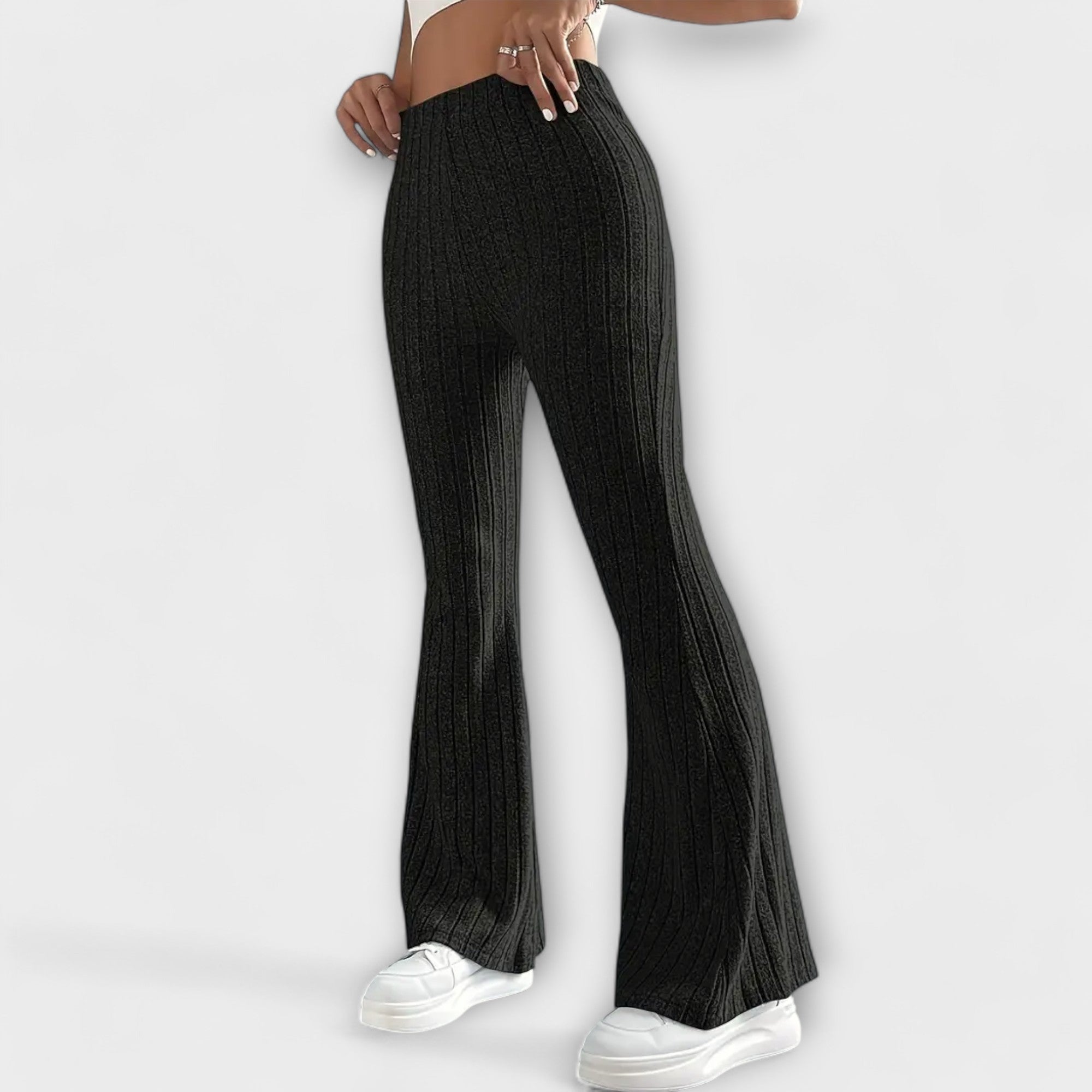 Anna – pantaloni a campana con una delicata struttura
