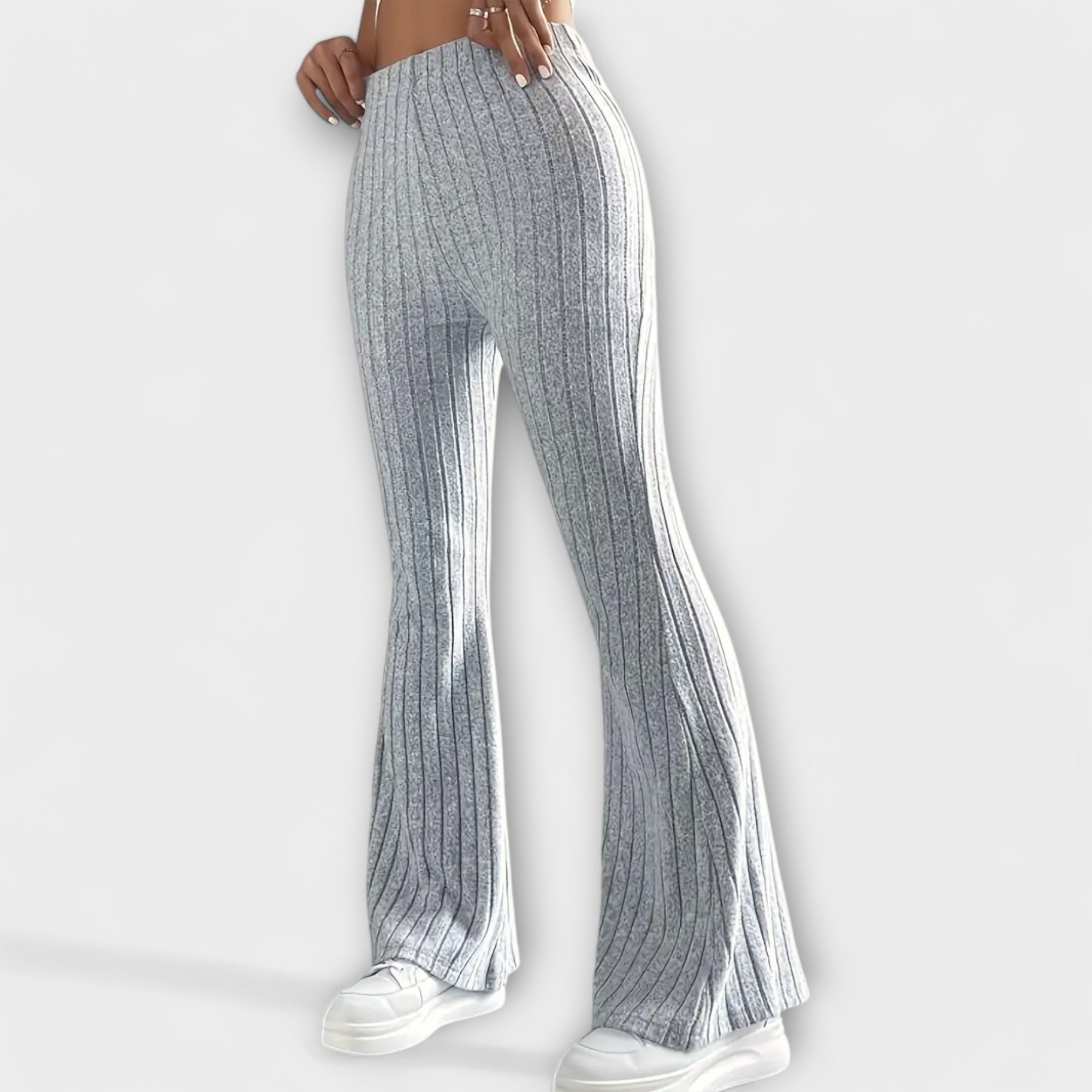 Anna – pantaloni a campana con una delicata struttura