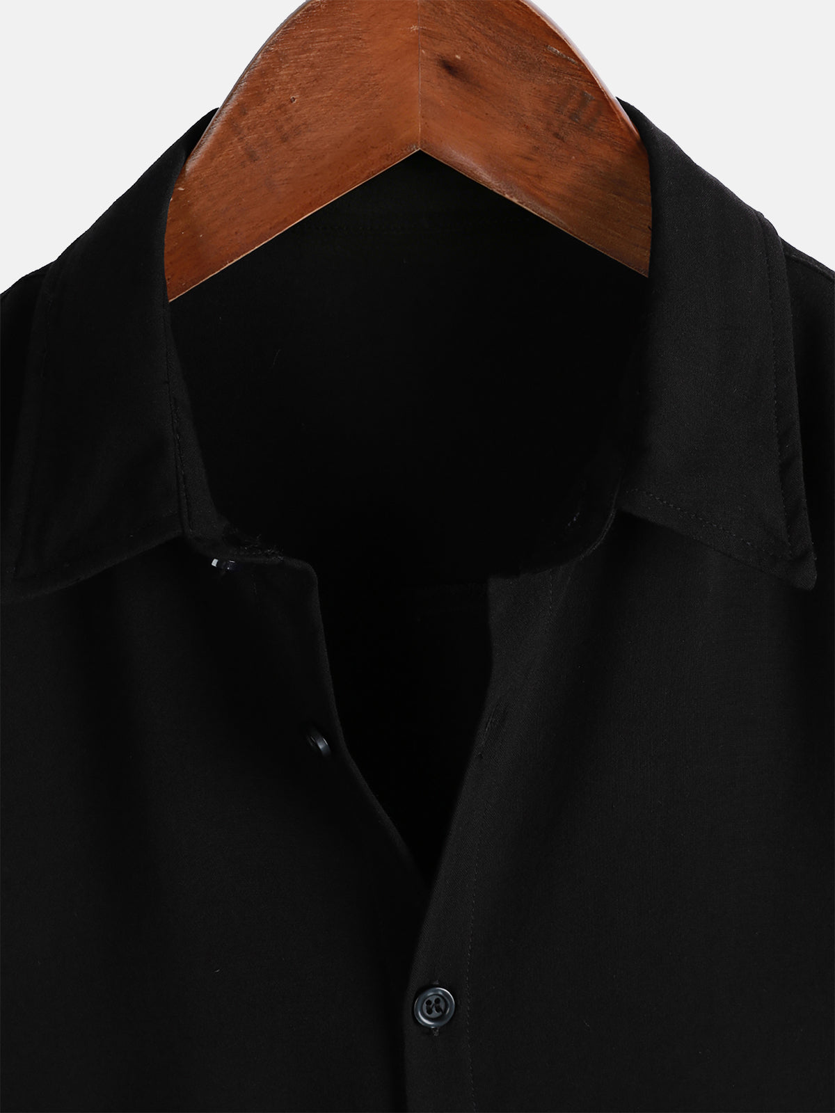 Camicia casual nera da uomo con maniche corte in un colore uniforme