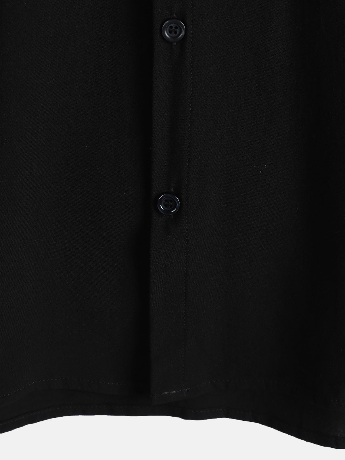 Camicia casual nera da uomo con maniche corte in un colore uniforme