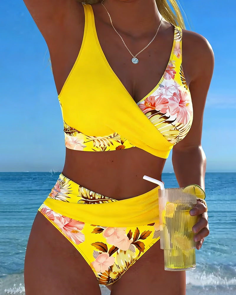 Bikini con motivo floreale a contrasto e spacco