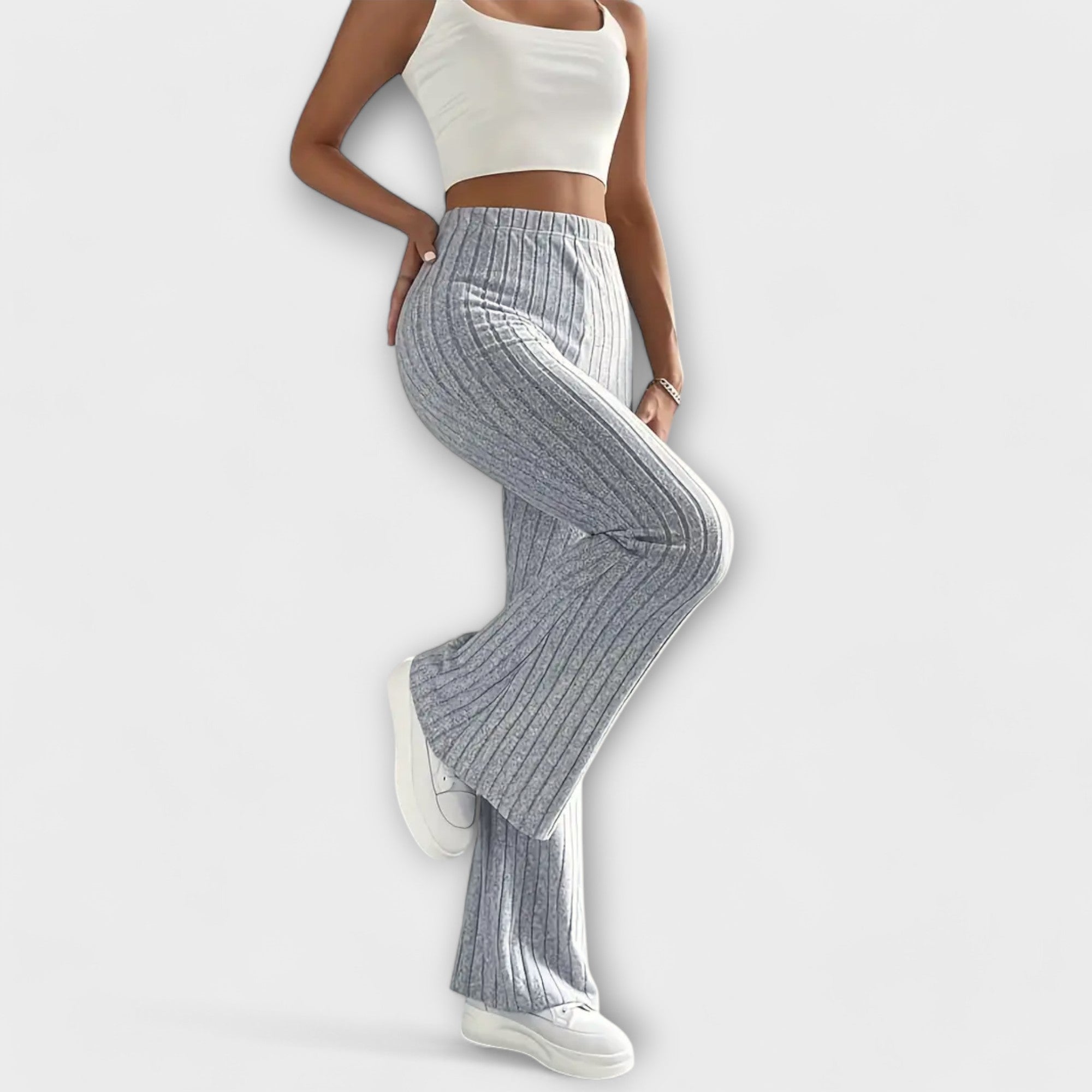 Anna – pantaloni a campana con una delicata struttura