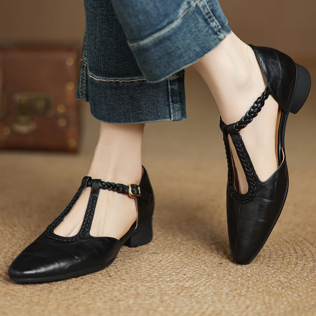 Małgorzata – Scarpe classiche in pelle T-strap con dettaglio intrecciato
