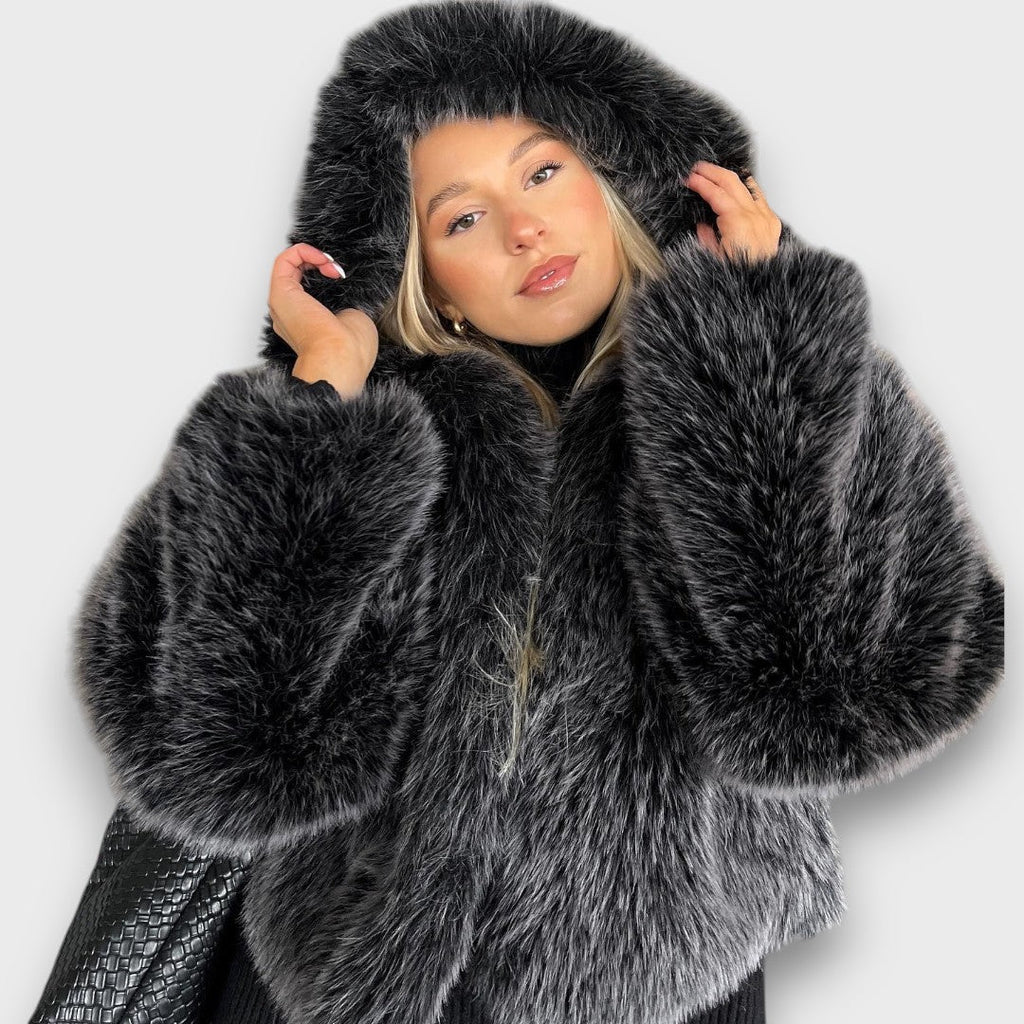 Barbara – Giacca oversize in pelliccia sintetica grigia