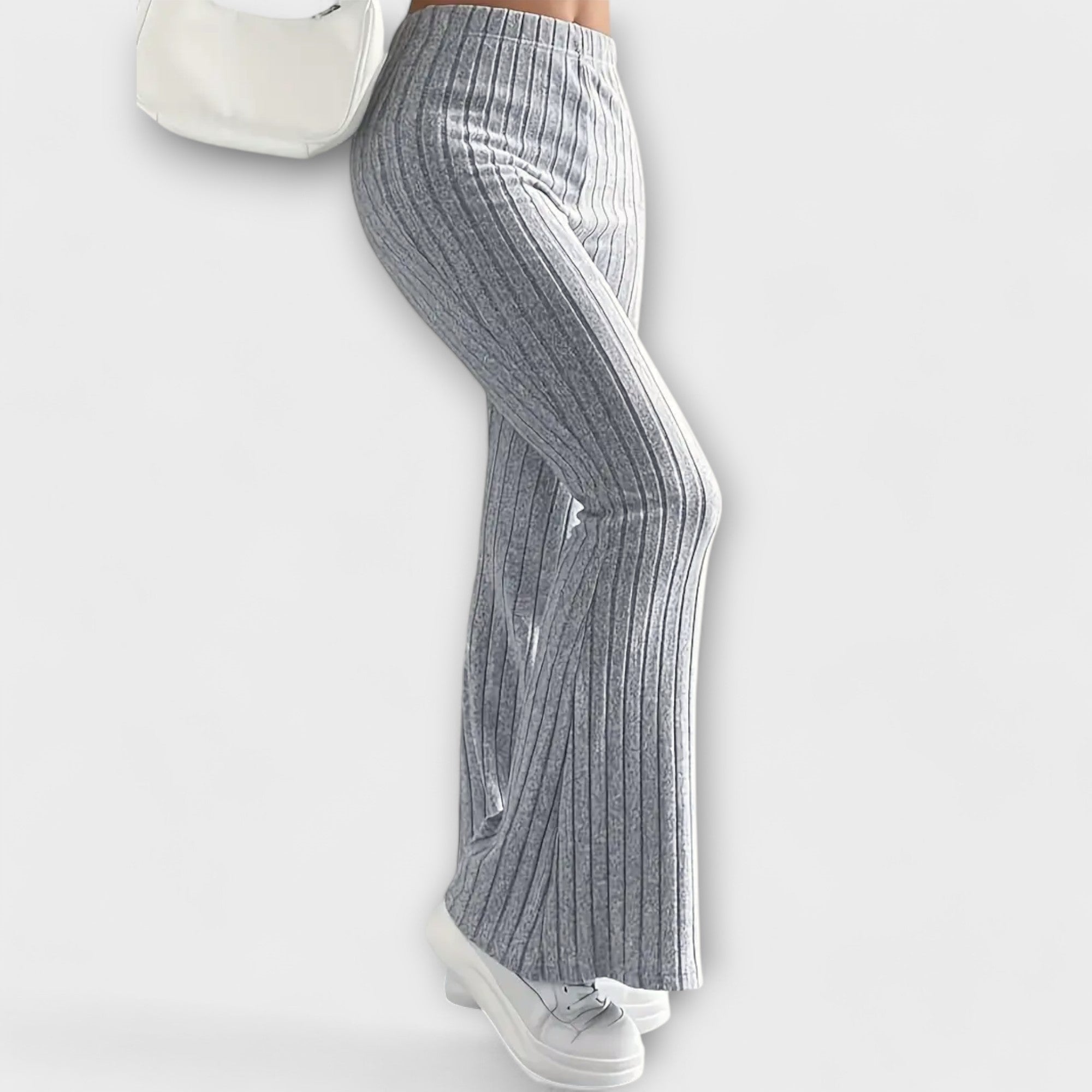 Anna – pantaloni a campana con una delicata struttura