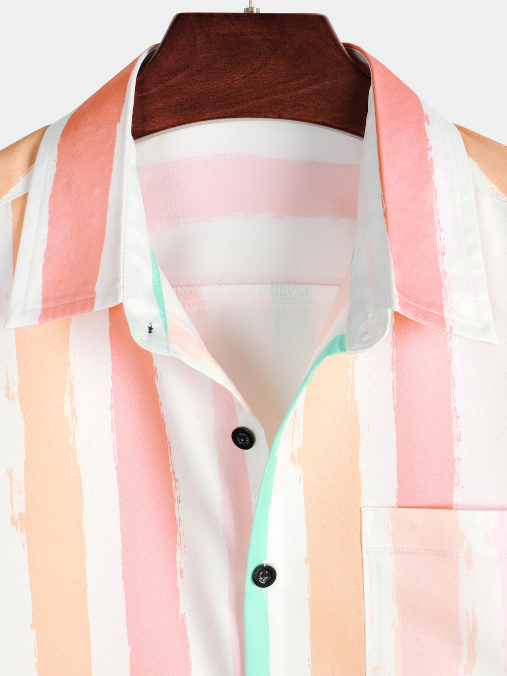 Camicia estiva da uomo rosa e bianca a righe verticali con tasca e bottone, maniche corte