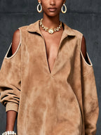 Maja – abito in ecopelle color cammello con spalle scoperte