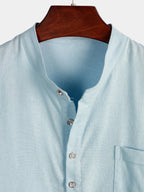 Camicia da uomo a maniche corte in tinta unita con colletto alla coreana e tasca frontale