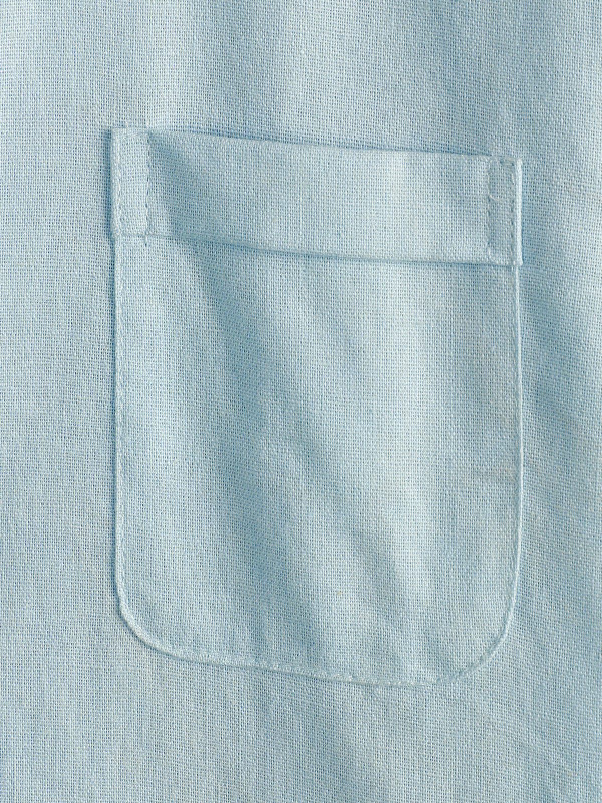 Camicia da uomo a maniche corte in tinta unita con colletto alla coreana e tasca frontale