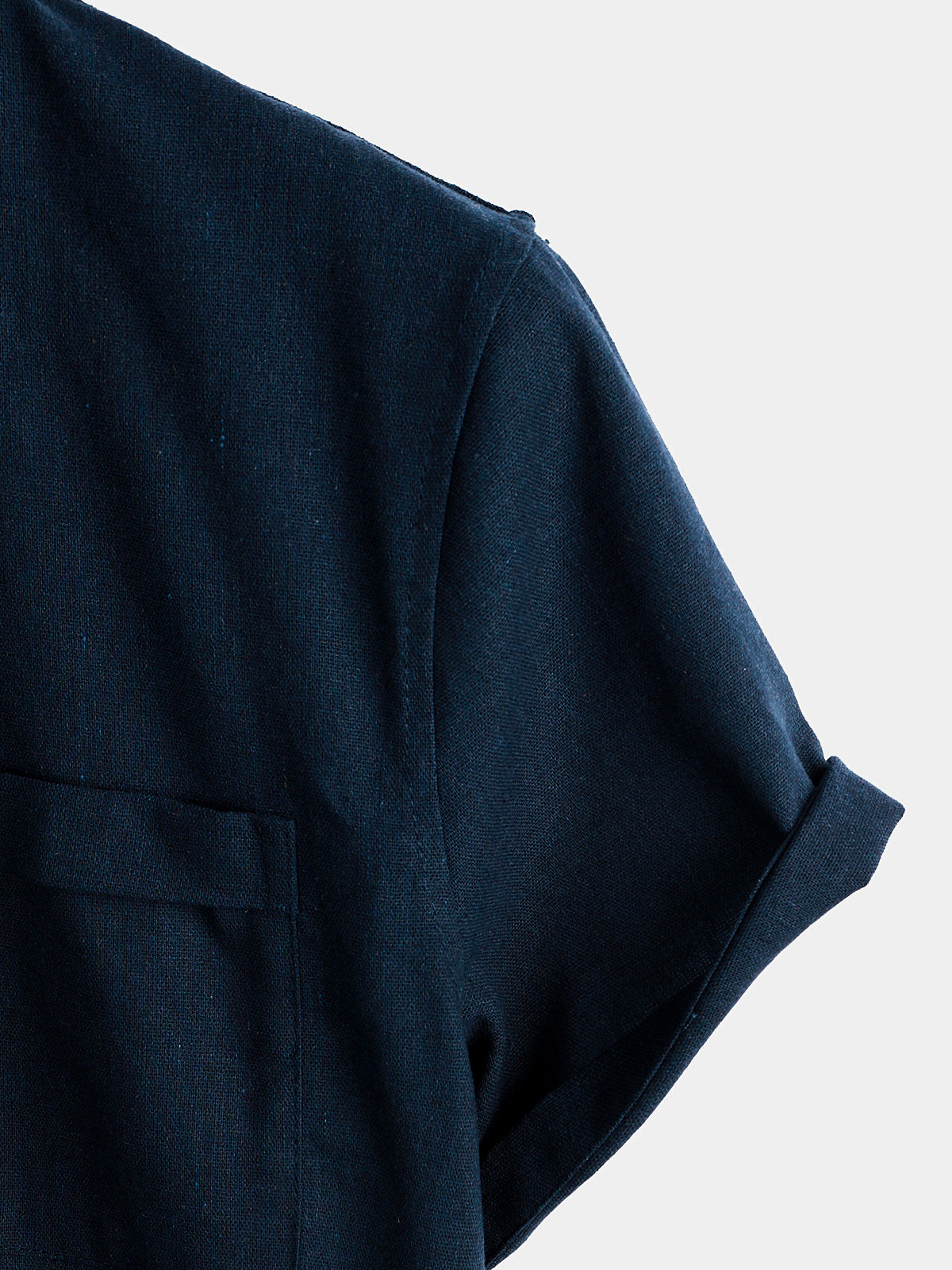 Camicia da uomo a maniche corte in un colore uniforme con colletto alla coreana e tasca frontale