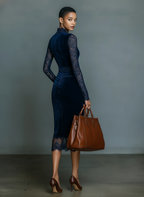 Katarzyna – Abito Midi in Pizzo con Scollo a V