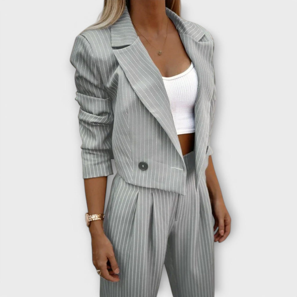 Maria – completo elegante a righe per donna
