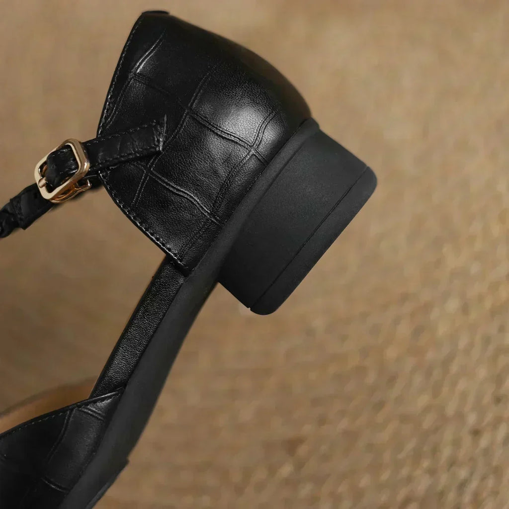 Małgorzata – Scarpe classiche in pelle T-strap con dettaglio intrecciato