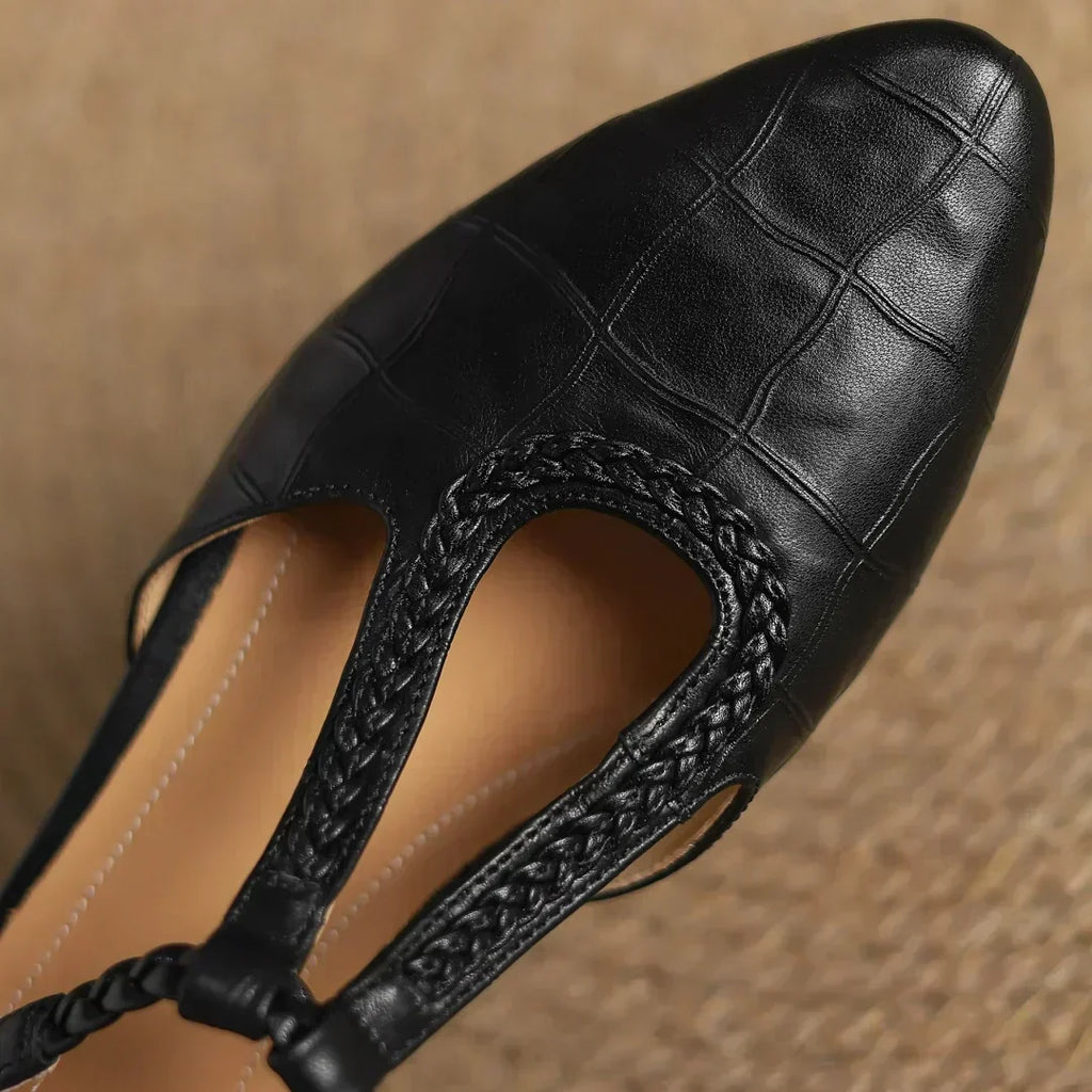 Małgorzata – Scarpe classiche in pelle T-strap con dettaglio intrecciato