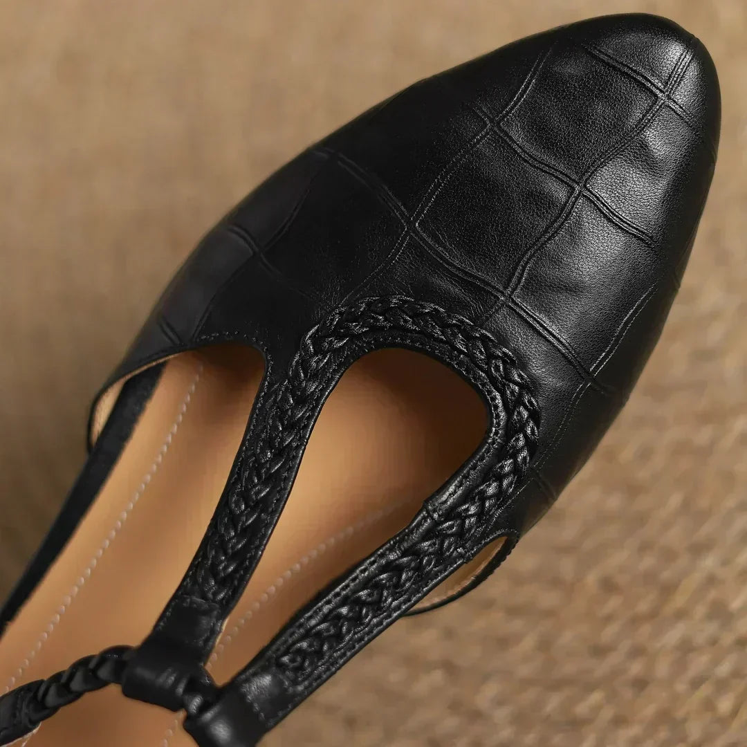 Małgorzata – Scarpe classiche in pelle T-strap con dettaglio intrecciato