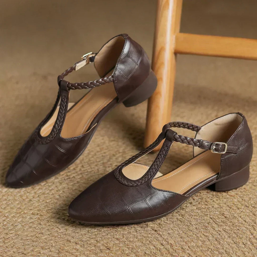 Małgorzata – Scarpe classiche in pelle T-strap con dettaglio intrecciato