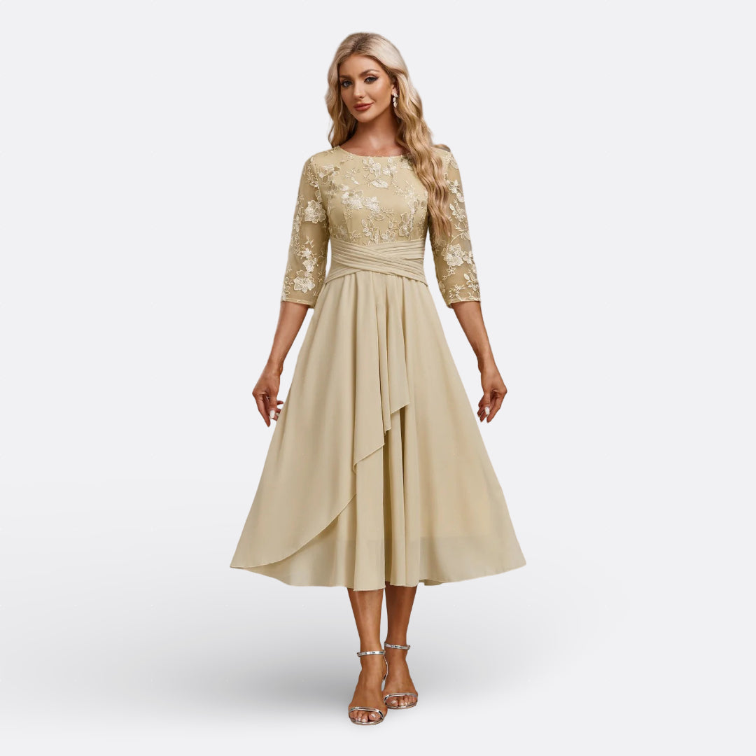 Anna - Abito in Pizzo con Maniche Corte