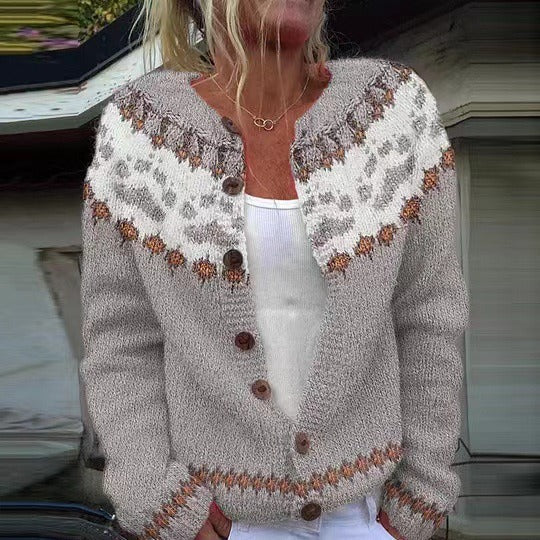 Brunella | Cardigan grigio perla con motivo rosa – cardigan nordico da donna | Erminia Boutique Bologna