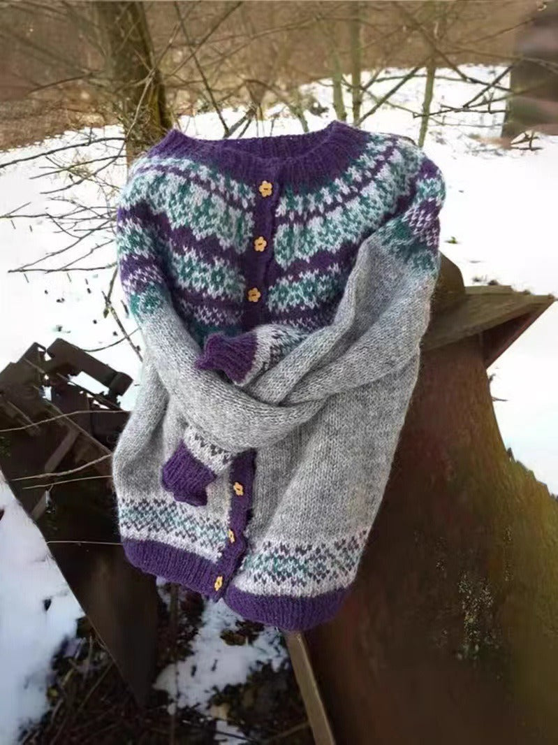 Rossella | Cardigan grigio con motivo viola – cardigan nordico da donna | Erminia Boutique Bologna