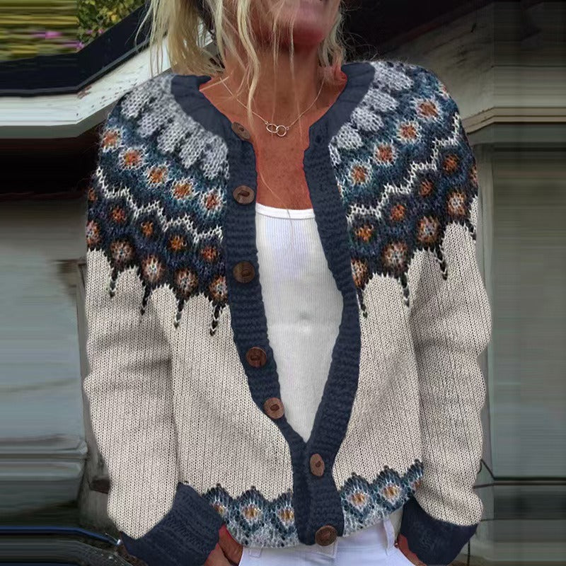 Lucilla | Cardigan panna con motivo blu notte – cardigan nordico da donna | Erminia Boutique Bologna