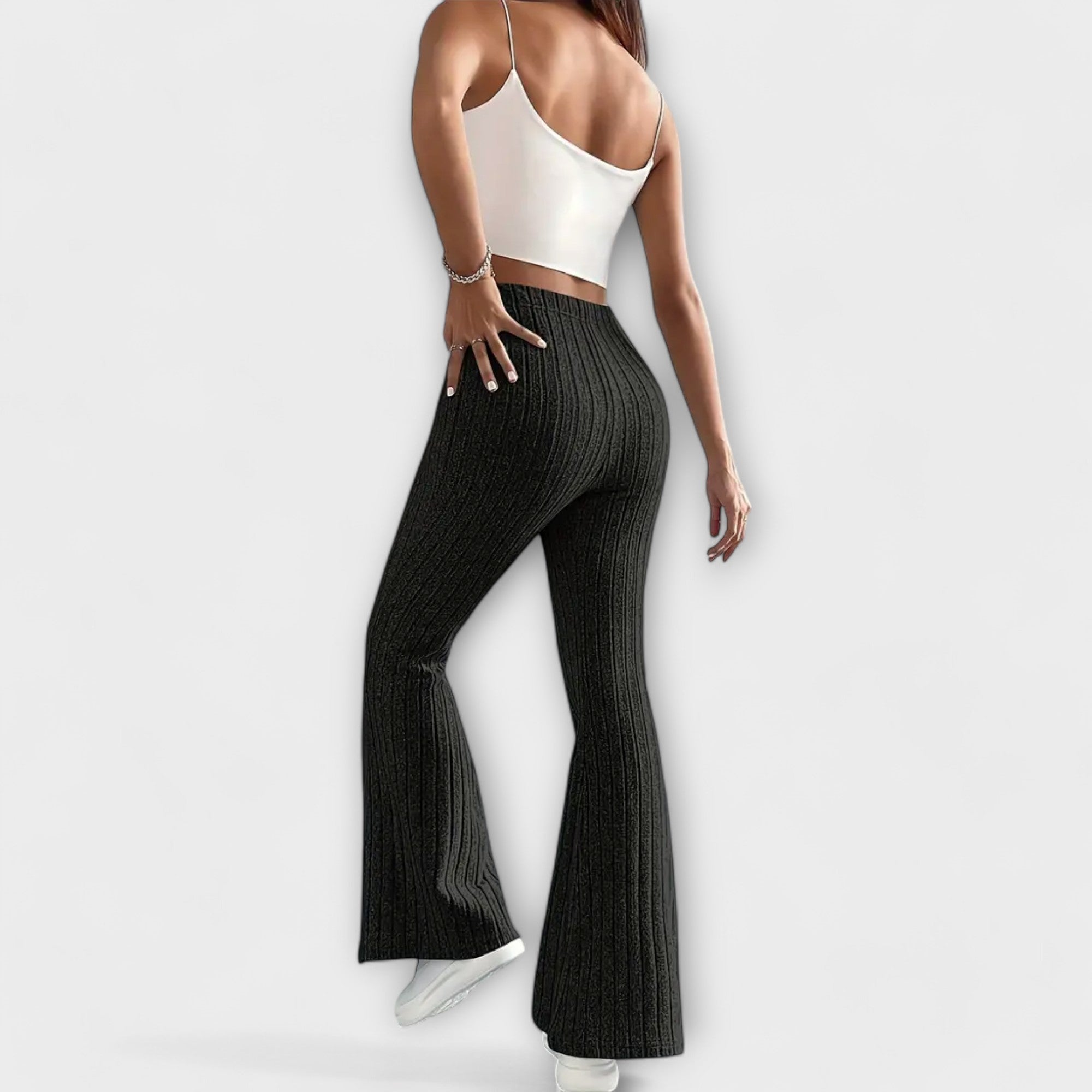 Anna – pantaloni a campana con una delicata struttura
