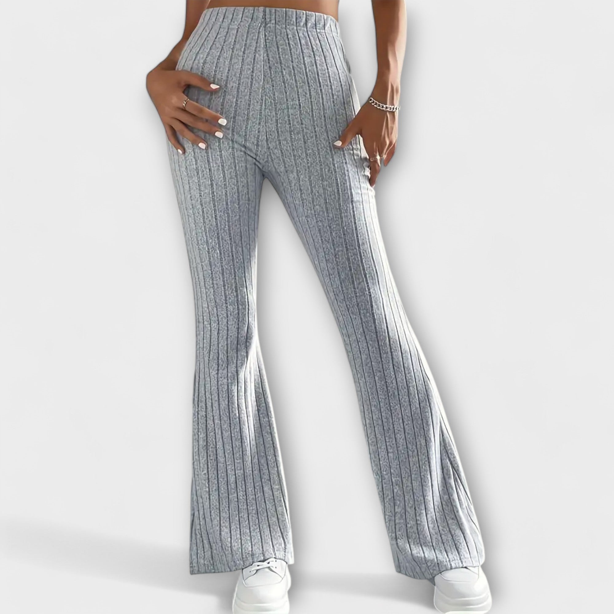 Anna – pantaloni a campana con una delicata struttura