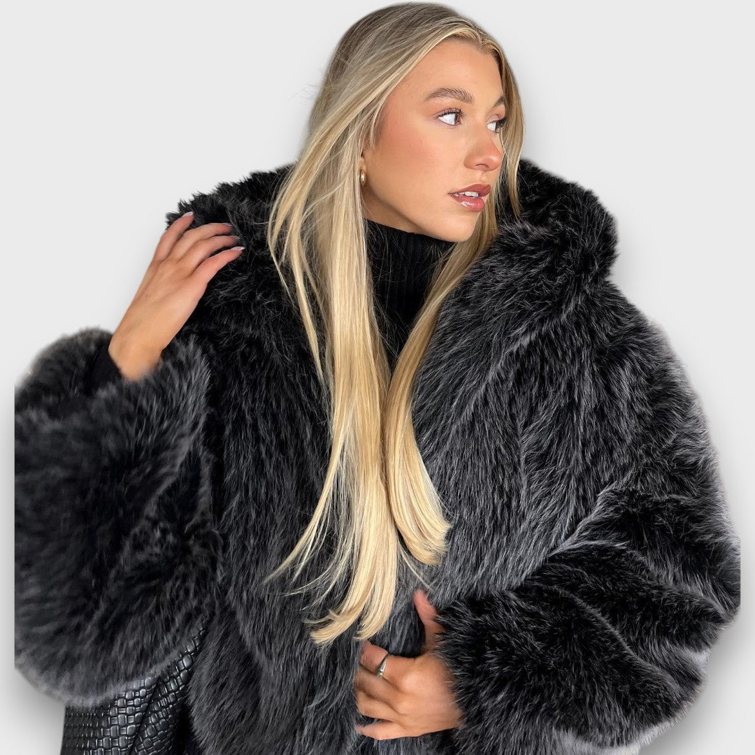 Barbara – Giacca oversize in pelliccia sintetica grigia