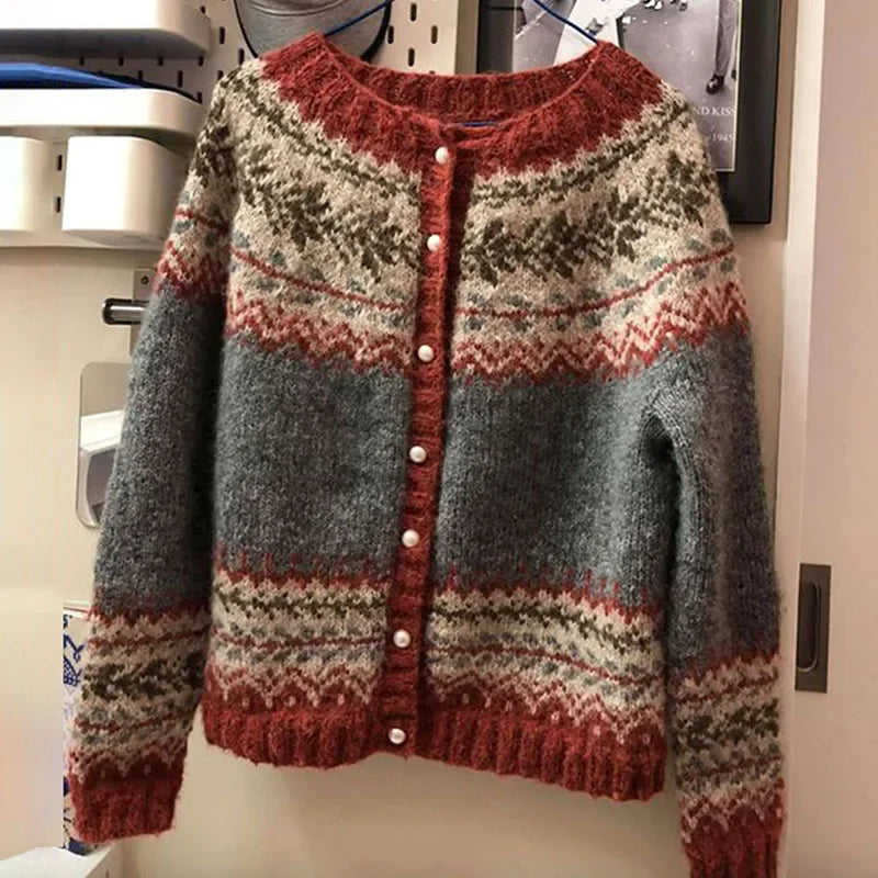 Assunta | Cardigan nordico rosso e grigio – cardigan nordico da donna | Erminia Boutique Bologna