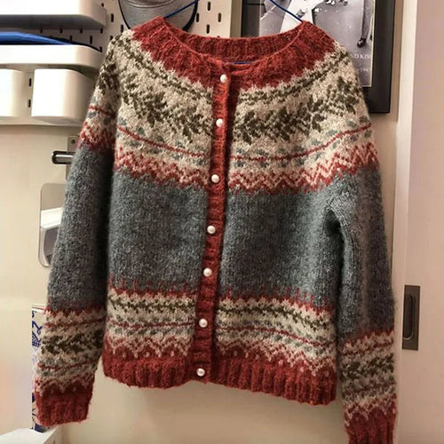 Assunta | Cardigan nordico rosso e grigio – cardigan nordico da donna | Erminia Boutique Bologna