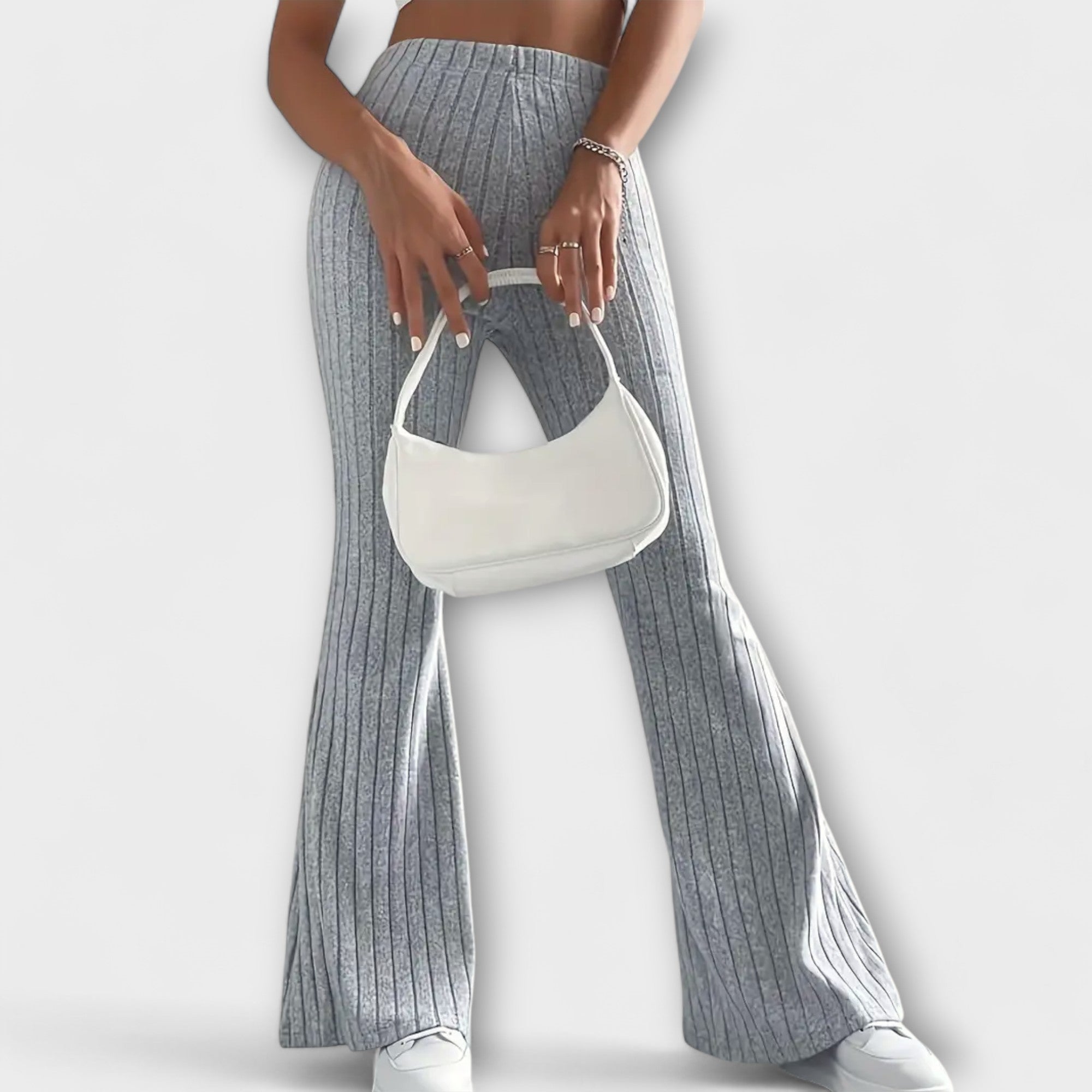 Anna – pantaloni a campana con una delicata struttura