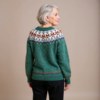 Donata | Cardigan verde bosco con motivo rosa – cardigan nordico da donna | Erminia Boutique Bologna