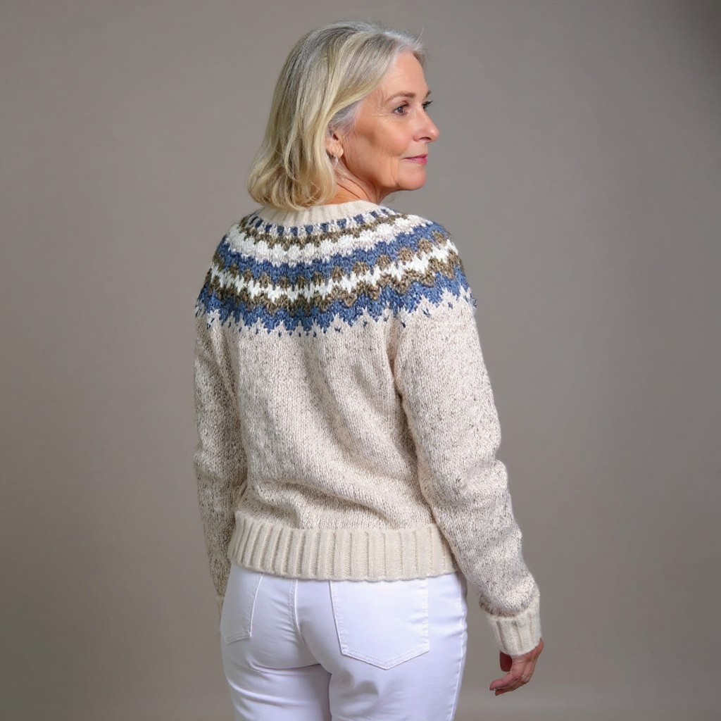 Cecilia | Cardigan panna con motivo azzurro – cardigan nordico da donna | Erminia Boutique Bologna