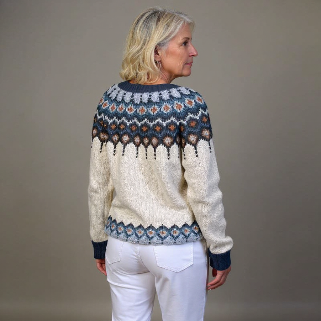 Lucilla | Cardigan panna con motivo blu notte – cardigan nordico da donna | Erminia Boutique Bologna