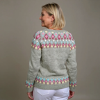 Manuela | Cardigan salvia con motivo rosa – cardigan nordico da donna | Erminia Boutique Bologna