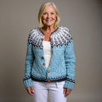 Pierina | Cardigan azzurro con sprone bianco – cardigan nordico da donna | Erminia Boutique Bologna