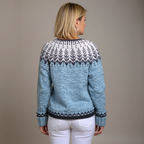 Pierina | Cardigan azzurro con sprone bianco – cardigan nordico da donna | Erminia Boutique Bologna